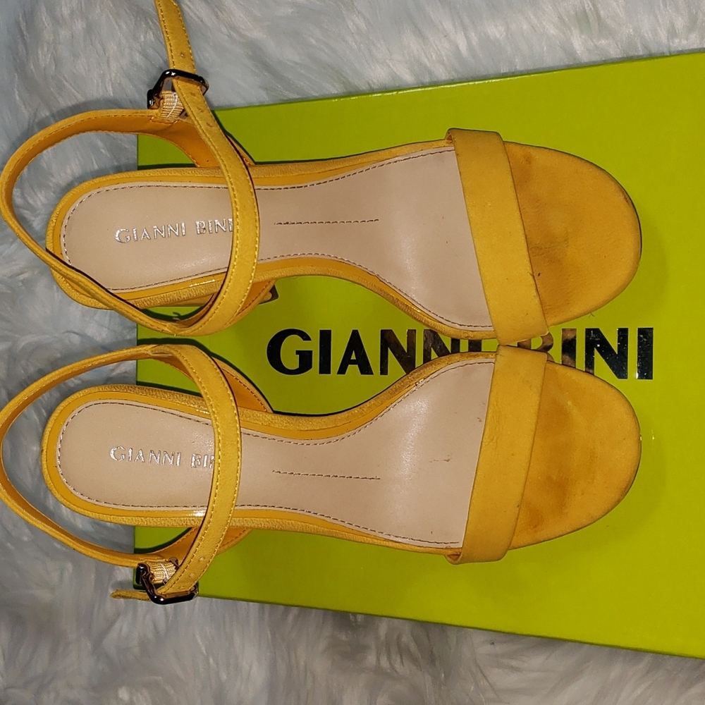 Gianni Bini sunlight sandals